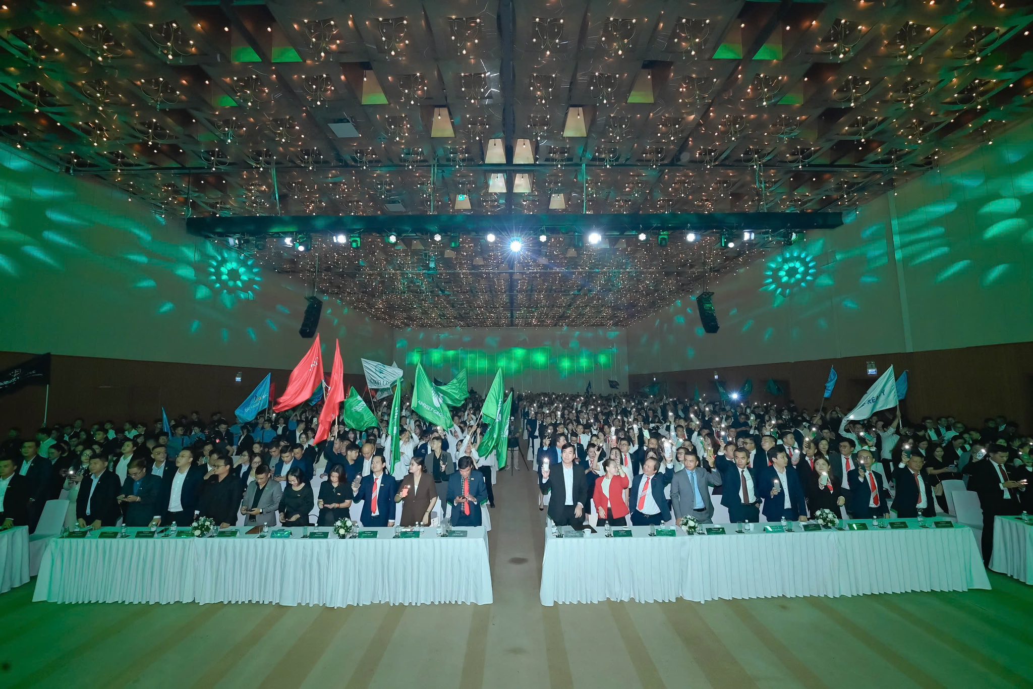 THE EMERALD GARDEN VIEW